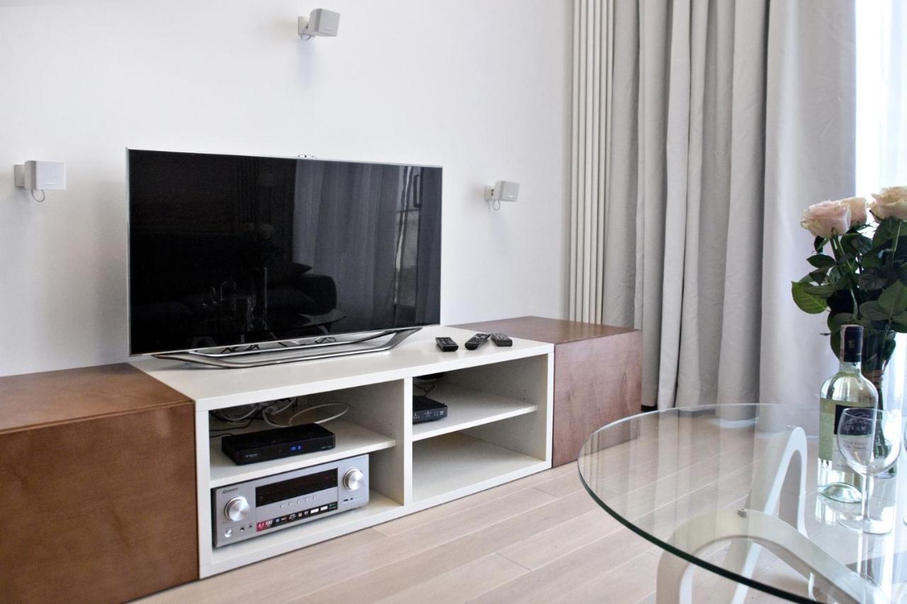 Triton Park Accommodation By P&O Serviced Apartments Варшава Екстер'єр фото